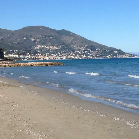 Alloggio Vicino Al Mare Ed In Centro Apartment Alassio